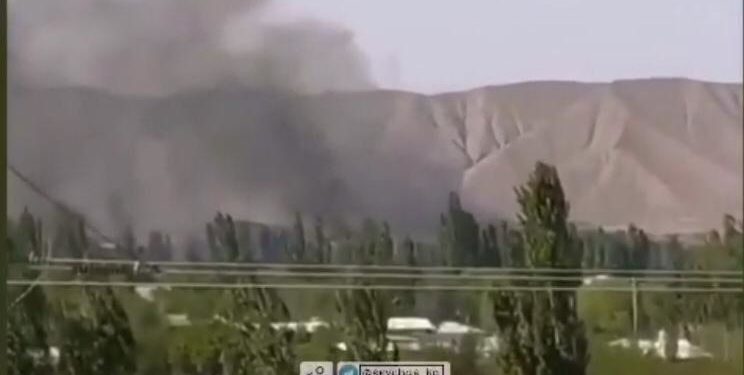 Көк-Таш айылында кыргыздарга таандык бир канча үйлөр өрттөнүп жатканы айтылууда