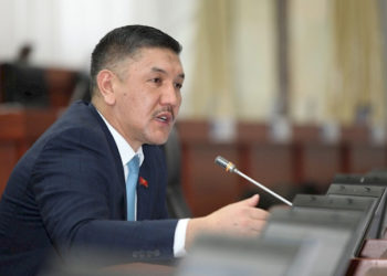 Депутат Орозо айында кумаркана ачууну колдоп добуш берген кесиптештерин уяткарды