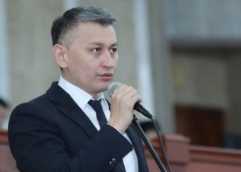 Исхак Пирматов депутаттык мандатын тапшырды