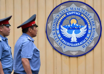 УКМК кыргыз-тажик чек арасында өрттөнүп жаткан үй тартылган видео тууралуу түшүндүрмө берди