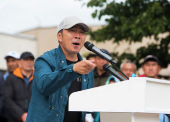 Мурдагы депутат Мээрбек Мискенбаев Сооронбай Жээнбековдон экс-президент макамы алынышын талап кылды