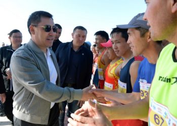 Садыр Жапаров Ысык-Көлдөгү марафондун ачылышына катышты (сүрөт)