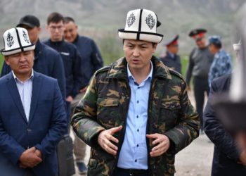 Марипов тажиктер окоп казып жатат делген Чоң-Алай районуна барды