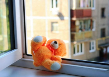 Орусияда 5-кабаттан кыргызстандык окуучу кыз кулап түшкөн