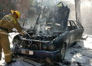 Бишкекте эки жеңил унаа өрттөнүп кетти (сүрөт)