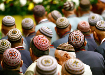 «Аткаминерлер чачын кырдырып, топу кийсин». Түркмөнстанда президенттин атасы каза болгонуна байланыштуу буйрук чыкты