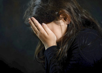 Чүйдө 15 жаштагы кызды зордуктоого шектелип өгөй атасы кармалды