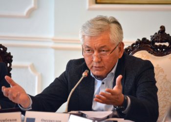 Депутат Иса Өмүркулов: «Уулум баңги эмес»