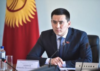 Бишкек шаардык кеңештин мурдагы төрагасы Жаныбек Абиров кызматтык абалынан кыянаттык менен пайдаланууга айыпталып жатат