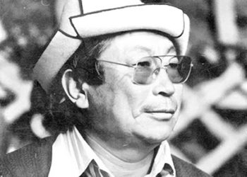 Санкт-Петербургда белгилүү кинорежиссёр Төлөмүш Океевдин эстелиги орнотулду