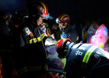 Кытайда аба-ырайы бузулуп кетип 21 марафончу каза болду