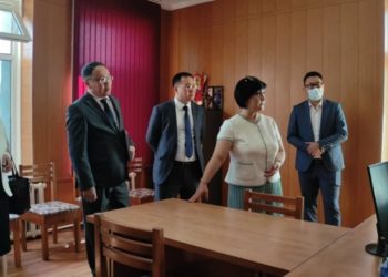 Жогорку Соттун төрайымы Жети-Өгүз райондук сотунун ишмердүүлүгү менен таанышты