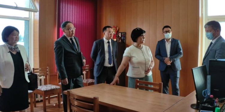 Жогорку Соттун төрайымы Жети-Өгүз райондук сотунун ишмердүүлүгү менен таанышты