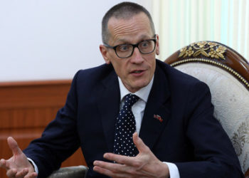 Улуу Британиянын Кыргызстандагы элчиси иш сапары менен Кумтөргө барат