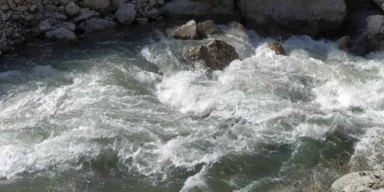 Ак-Буура — Араван каналына түшүп кеткен эки өспүрүмдү издөө иштери уланууда