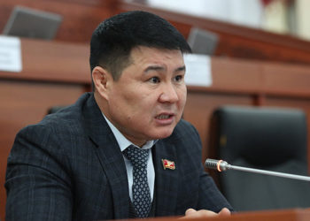 Депутат Тазабек Икрамов Эл аралык иштер, коргоо жана коопсуздук боюнча комитетинин төрагалыгына шайланды