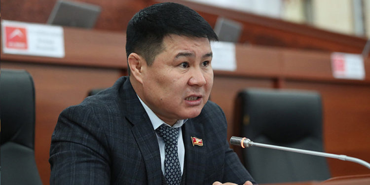 Депутат Тазабек Икрамов Эл аралык иштер, коргоо жана коопсуздук боюнча комитетинин төрагалыгына шайланды