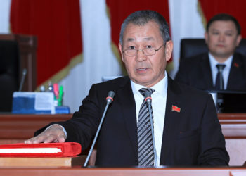 «Мөңгүлөргө көмүрдүн майдасын чачыш керек». Депутат сууларды көбөйтүүнүн жолун айтты