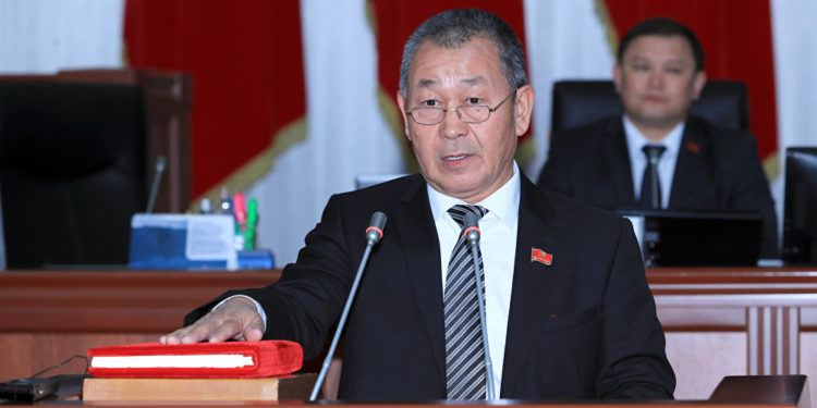 «Мөңгүлөргө көмүрдүн майдасын чачыш керек». Депутат сууларды көбөйтүүнүн жолун айтты