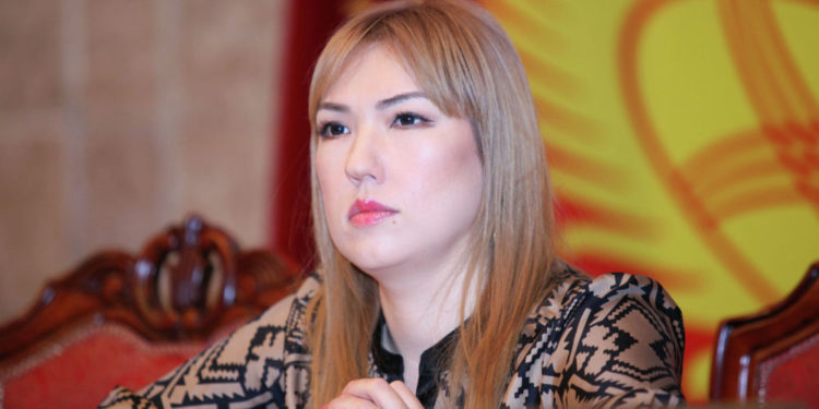 Экс-депутат Ширин Айтматова УКМКга суракка чакырылды
