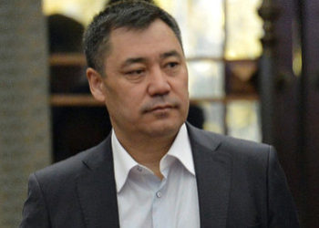 Жапаров: «Кумтөрдөн 260 тонна алтынды ташып кеткенине кантип чыдап отурасыңар?» (архив)