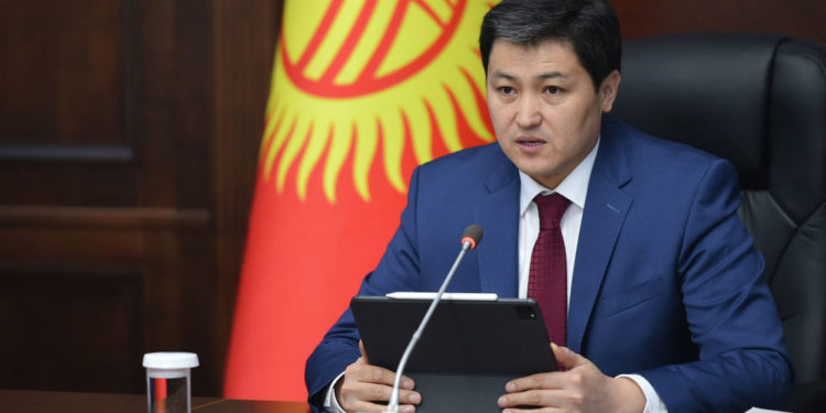 «Эрке балабыз кайда жүрсө келип, отчет берсин». Парламент Улукбек Мариповго ишеним көрсөтпөө маселесин көтөрдү