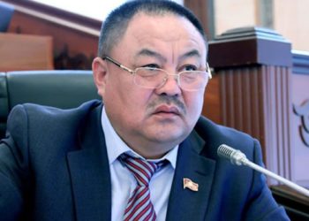 Экс-депутат Талантбек Узакбаев үй камагына чыгарылды