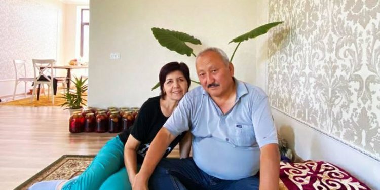 “Биз өтө кыйналып кеттик”. Рахман Разыковдун жубайынын жолдошу экөөнүн абалы тууралуу жазган билдирүүсү