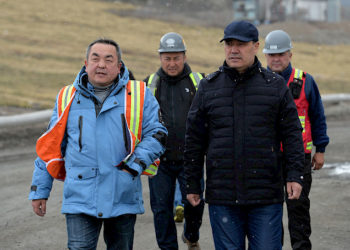 Президент Садыр Жапаров “Кумтөр” алтын кенинин иши менен таанышты