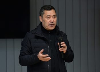 Садыр Жапаров Балыкчы-Барскоон унаа жолун куруу маселесин иликтөөнү тапшырды