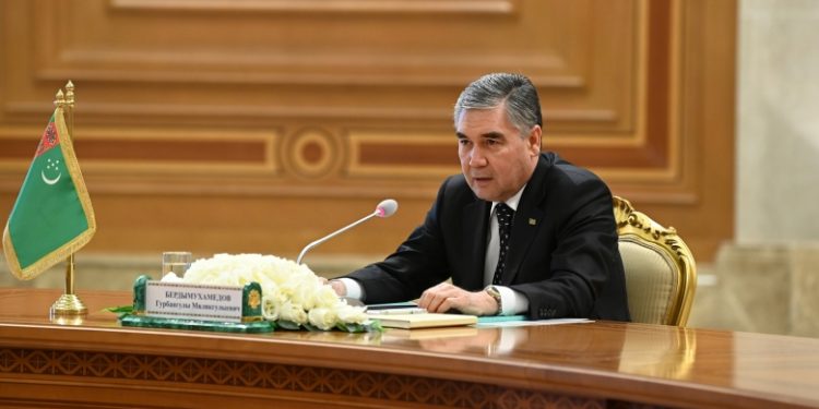 Түркмөнстан газ менен электр энергиясын Кыргызстанга жеткирүүгө даяр