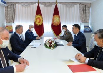 «Эрдогандын саламын жеткирди». Президент Садыр Жапаров менен Түркиянын коргоо министри жолукту