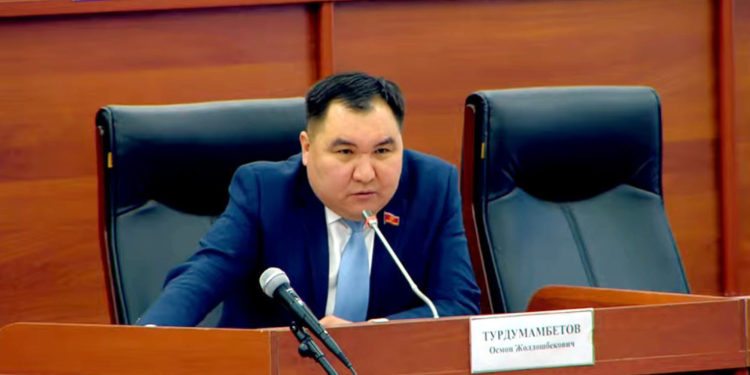 «Акылбек Жапаров, айткан сөзүңүздү аткарыңыз!». Депутат аймактагы көйгөйлөрдү атады