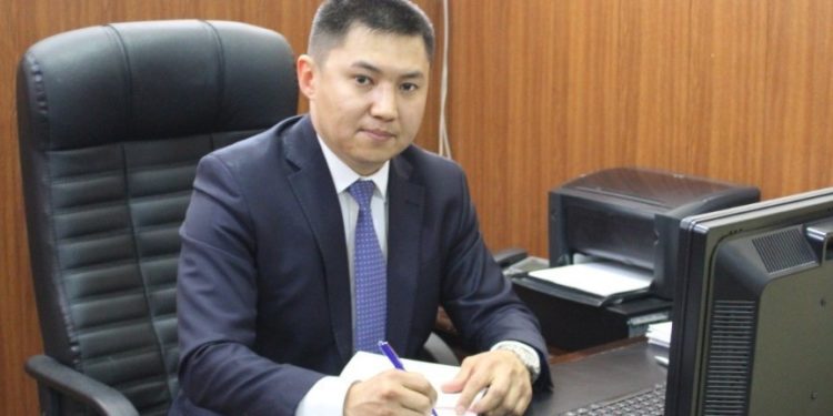 Медер Карабаев Дин иштери боюнча мамлекеттик комиссиянын директору кызматынан бошотулду