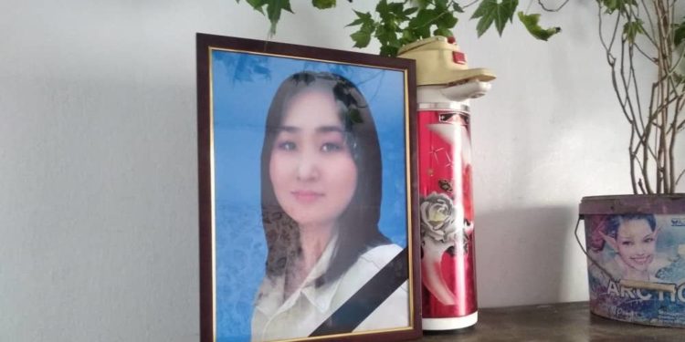 Айзада Канатбекованын апасы: “Замирбек маньяк сыяктуу болчу. Биринчи көргөндө эле мага жаккан эмес”