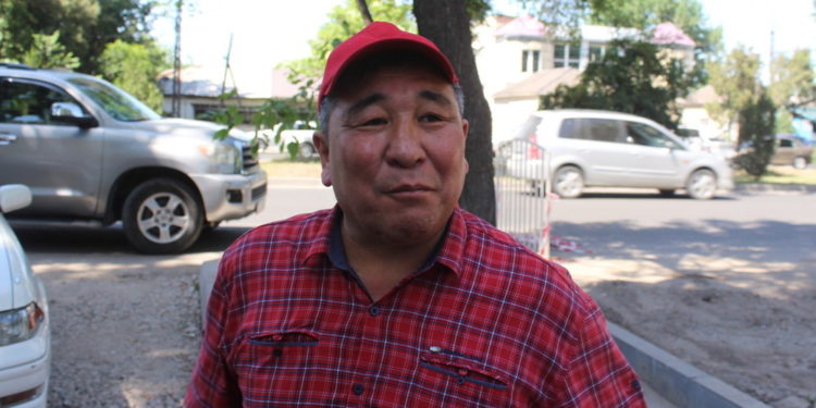 «Мени суракка Акылбек Жапаров менен алмаштырып чакырып алышты окшойт». Момбеков сурак берүүгө келди