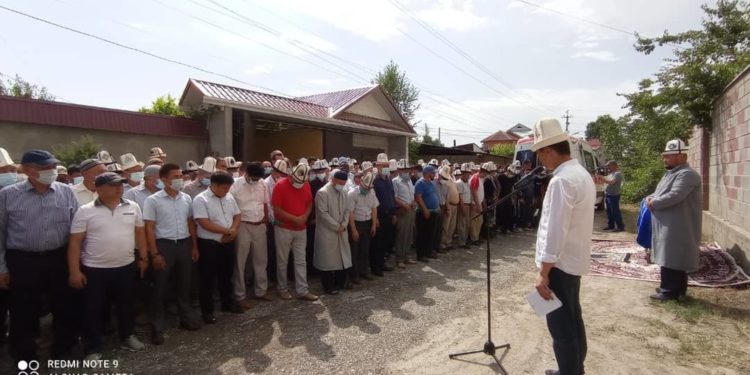 Куудул, сатирик Рахман Разыковдун сөөгү жерге берилди