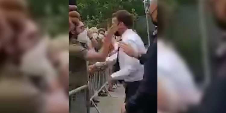 Франциянын тургуну президентин жаакка чапты (видео)