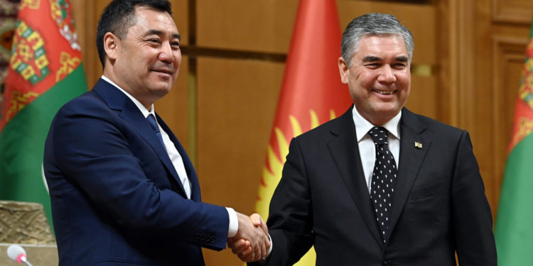 Кыргызстан менен Түркмөнстандын президенттери Ашхабадда кол койгон документтер