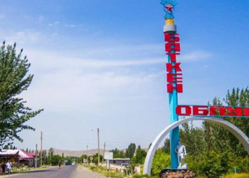 Баткенде суунун айынан нааразычылык жаралып, чек арачылар асманга ок чыгарышты