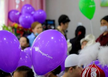 «Мегаком» компаниясы дагы да аярлуу катмардагы балдарга жардам берүүсун улантууда
