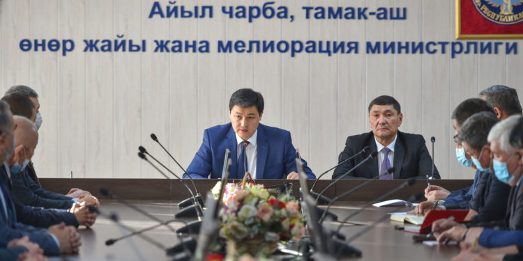 Айыл чарба министрине жана орун басарына эскертүү берилди