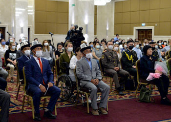 Президент Садыр Жапаров Түркиядагы мекендештер менен жолукту (сүрөт)