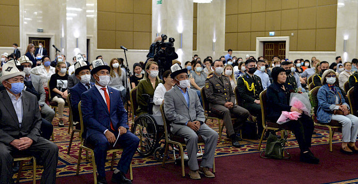 Президент Садыр Жапаров Түркиядагы мекендештер менен жолукту (сүрөт)