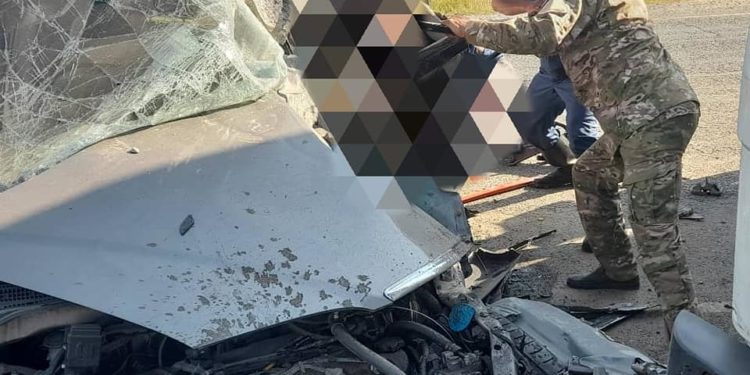 Унаанын тамтыгы чыгып калган. Жалал-Абаддагы жол кырсыкта 6 адам көз жумду (сүрөт)