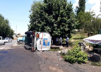 Жалал-Абадда май ташуучу унаа оодарылып калды (сүрөт)