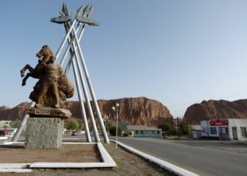 «Ат-Башыда келинин өлтүрүүгө шектелген кайнага карт бойдок эле». Маркум тууралуу кошунасы айтып берди