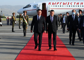 Президент Садыр Жапаров Душанбеге барды. Аны ким жана кандай тосуп алышты?