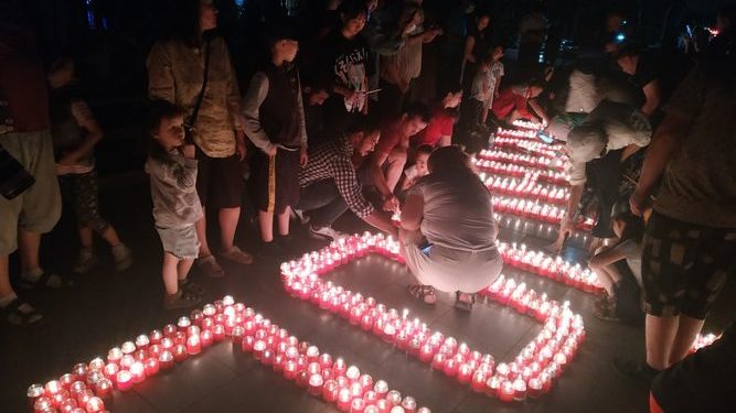 Бишкекте Улуу Ата Мекендик согуштун урматына 1 миң 418 шам жагылды (сүрөт)