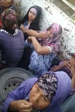 Лейлекте тургундар тарабынан Тажикстандан келген аялдардын тобу кармалды (видео)